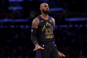 Skip：詹姆斯最后失误连连&被帽&被断 关键时刻的表现不尽如人意