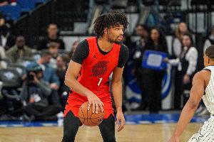 都在让！队友救球 夏普与乐福弧顶都没接直接回场违例