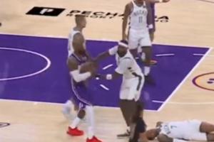 詹姆斯进攻犯规正疑惑 波蒂斯身后杀出欲夺球！前者将其一把甩开