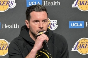 雷迪克：字母哥转换得分联盟第三&内线得分第一 雄鹿三分球很准