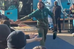 热烈欢迎👏曼城球迷赛前聚集，迎接新援塞梅尼奥