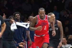 无敌了！莱昂纳德底角漂移不讲理三分还能进 分差继续扩大