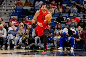 得分全场最高！卡马拉上半场10中7得到18分1助1断 三分6中4