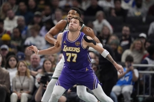 对比明显！东契奇7次命中率低于四成 约基奇&字母哥&SGA一共5次