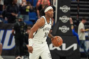 老队友！曼恩抢断哈登 随后接克拉克斯顿传球反击得手打停快船