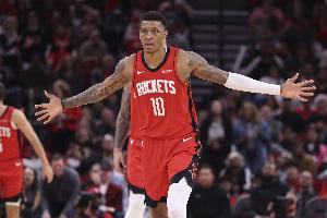 小贾：我的三分犯规让他们领先4分 关键时刻要更有纪律性