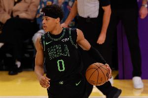 比分拉开了！费尔斯反击高速上篮命中 鹈鹕第三节领先奇才到21分