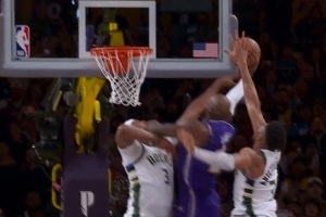 里弗斯谈字母哥最后盖詹姆斯：这样的盖帽只有他和文班才能做到