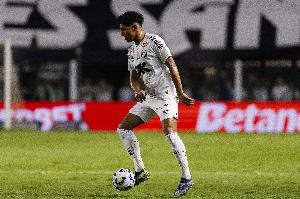 记者：热刺与桑托斯后卫索萨达成协议，转会总价1500万欧+5年合同