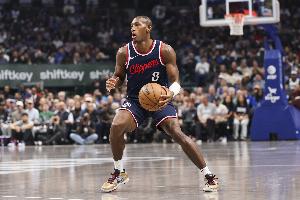 双人配合！邓恩与祖巴茨连续传导 最终邓恩空篮得分