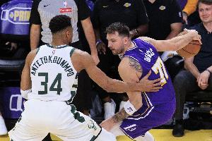 霍里：东契奇的比赛策略就是想方设法骗犯规 裁判不吹他就一直造