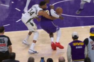 詹姆斯：我在关键时刻失误&太糟糕了 字母哥那次防守很精彩