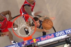 防守建功！科林斯奋力追防 飞身钉板大帽小波特