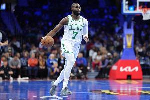 布朗：承担更多责任迫使我站出来创造更多进攻机会 仍有成长空间