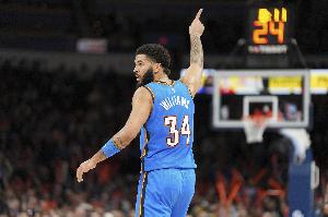 命中关键反超三分！肯里奇·威廉姆斯13中8砍赛季新高21分外加8板