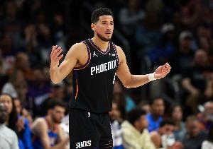 基本盘！布克23中10得31分2板8助1断 三分6中4&罚球8中7