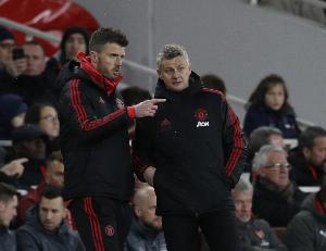 电讯报：索尔斯克亚、卡里克和弗莱彻都想出任曼联临时主帅