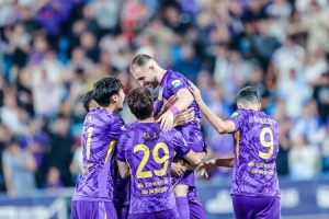 津媒：津门虎队今天将迎冬训首场热身赛，对手是大连英博