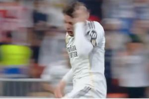 抽风式庆祝！巴尔韦德：如果我的孩子看到了，可能也学着打自己