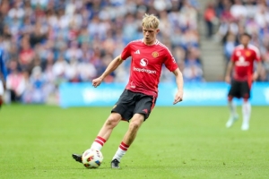 记者：英冠球队赫尔城与曼联谈判，想租借引进22岁中场科利尔