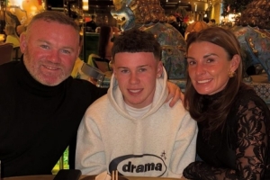 鲁尼谈儿子在曼联U16被禁止穿赞助鞋：挺好的 有些孩子负担不起鞋