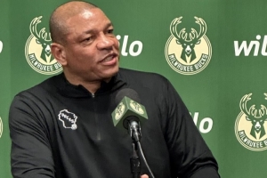 老里：有空间就没有人能拦住字母哥 我们练习了很多创造空间方法