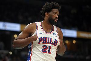 当场就报！恩比德封盖班凯罗 下一回合班凯罗立马回敬