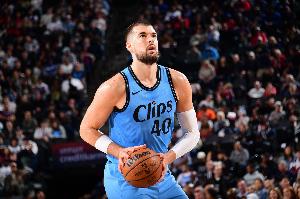 记者：祖巴茨篮下梦游&小波特三分9中0 两队仅有败笔其他皆大欢喜