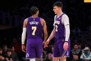 美网友谈湖人输球：东胖子吃到回旋镖了吧 老詹退役吧 雄鹿裁判队