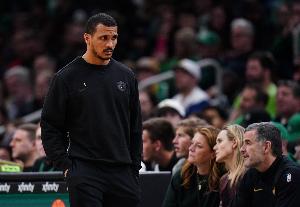 马祖拉：马刺错位防守方面做得很好 沃尔什防守文班做得很棒