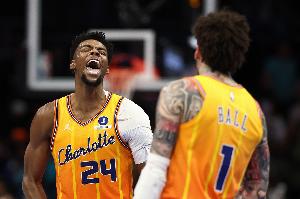 抢爆了！黄蜂全场篮板65-31领先爵士 前场板21-11