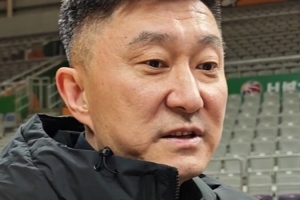 杜锋：天气很冷但在机场就感受到辽宁球迷热情 辽宁篮球基础雄厚