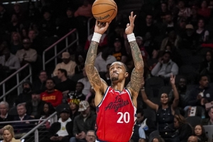 效率无敌！科林斯近10场：场均16.1分6.3板1.9帽 命中率70/67.6%