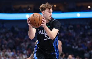 不在状态！弗拉格半场11投仅3中拿到7分 正负值-7