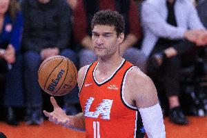 就是扔不进！大洛替补12分钟一分未得 三分4投全铁！