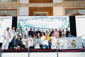 出席球迷大会，老佛爷演讲：过去15年30冠含6欧冠，感谢并肩作战