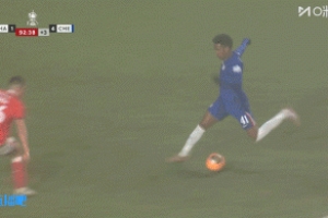 3分钟2球！埃斯特旺补时造点，恩佐点射破门