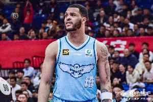 主攻手！韦瑟斯庞半场13中7砍最高16分外加4板3助 正负值+12