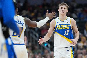 要连胜？弗菲暴扣&三分打停热火 步行者半节领先14分