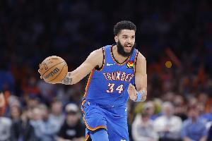 杰伦威：肯威是职业球员的典范 场上场下他都能带来能量提升