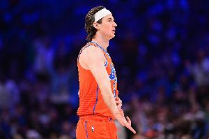 杰伦威：卡尔森很特别 他与球队无缝衔接表现令人印象深刻