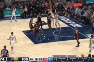 欲与天公试比高！赫夫持球突破单臂举火烧天暴扣