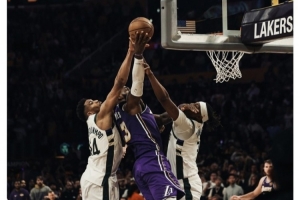 主动提供？詹姆斯发布的自己疑似被打手赛场照来自于雄鹿官推