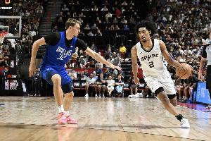 【菜鸟】弗拉格13投11分哈珀7投5分齐拉跨 克尼佩尔12分6助3断