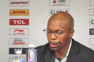 广州主帅：从开始防守就做得很好 投篮也在状态 要特别表扬霍勒迪