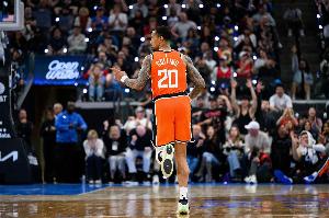 25+7+4断+4帽！科林斯谈表现：就是打得努力 教练队友们都支持我