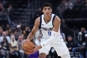 高开低走！克里斯蒂9中4拿到10分3板2助 首节就拿到8分