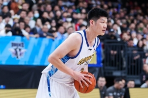 球队基本盘！胡金秋12中9砍全场最高21分 抢7篮板&3前场板