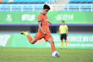 泰山带刀后卫！20岁彭啸在中乙曾3场梅开二度，本场凌空爆射破门