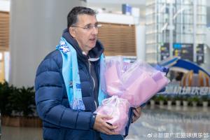 公告：新疆俱乐部决定聘任别德夫·格兰担任新疆伊力特男篮主教练